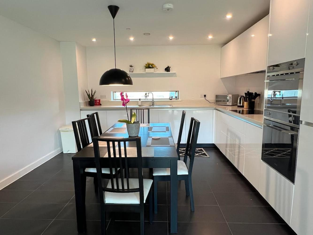 Cambridge Stays - Apartment At Addenbrooke Hospital And Bio Campus - Free Private Parking Eksteriør billede